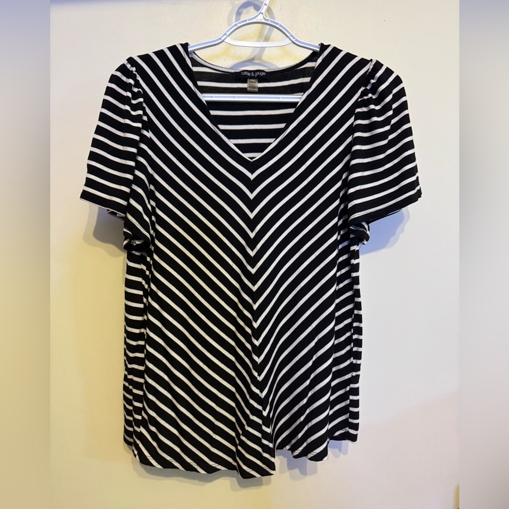 Cable & Gauge Size Small black and white stripe shirt
